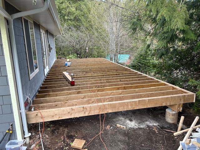 Covered deck, floor framing